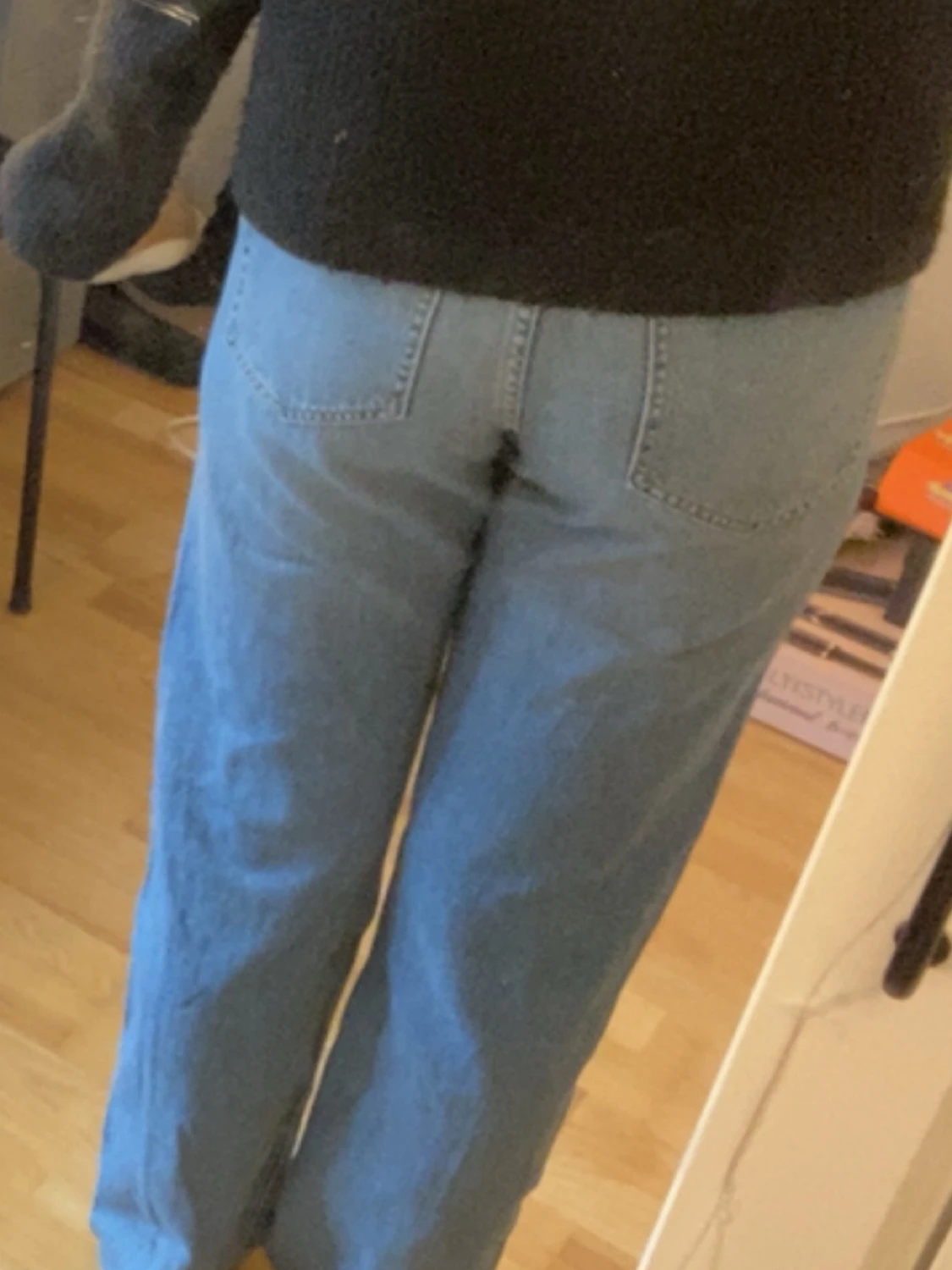 Blå raka jeans