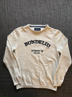 Bondelid tröja ~ stickad modell  - Sjukt eftertraktad Bondelid stickad tröja i (färg) – sjukt sällsynt, stl M. Fint skick och sitter riktigt bra, perfekt till vardag och nu till våren 🌿  Kan även gå ner lite i pris vid snabb affär ✌️ Skickas inom 24h 📦