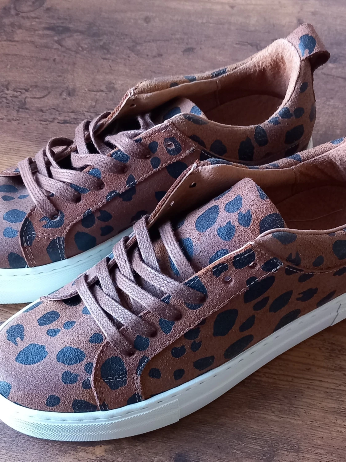 Bruna sneakers från Pieces med leopardmönster storlek 36 - 2