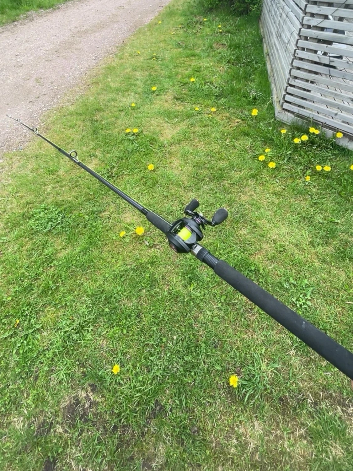 Svart fiskespö 2,26m - 1