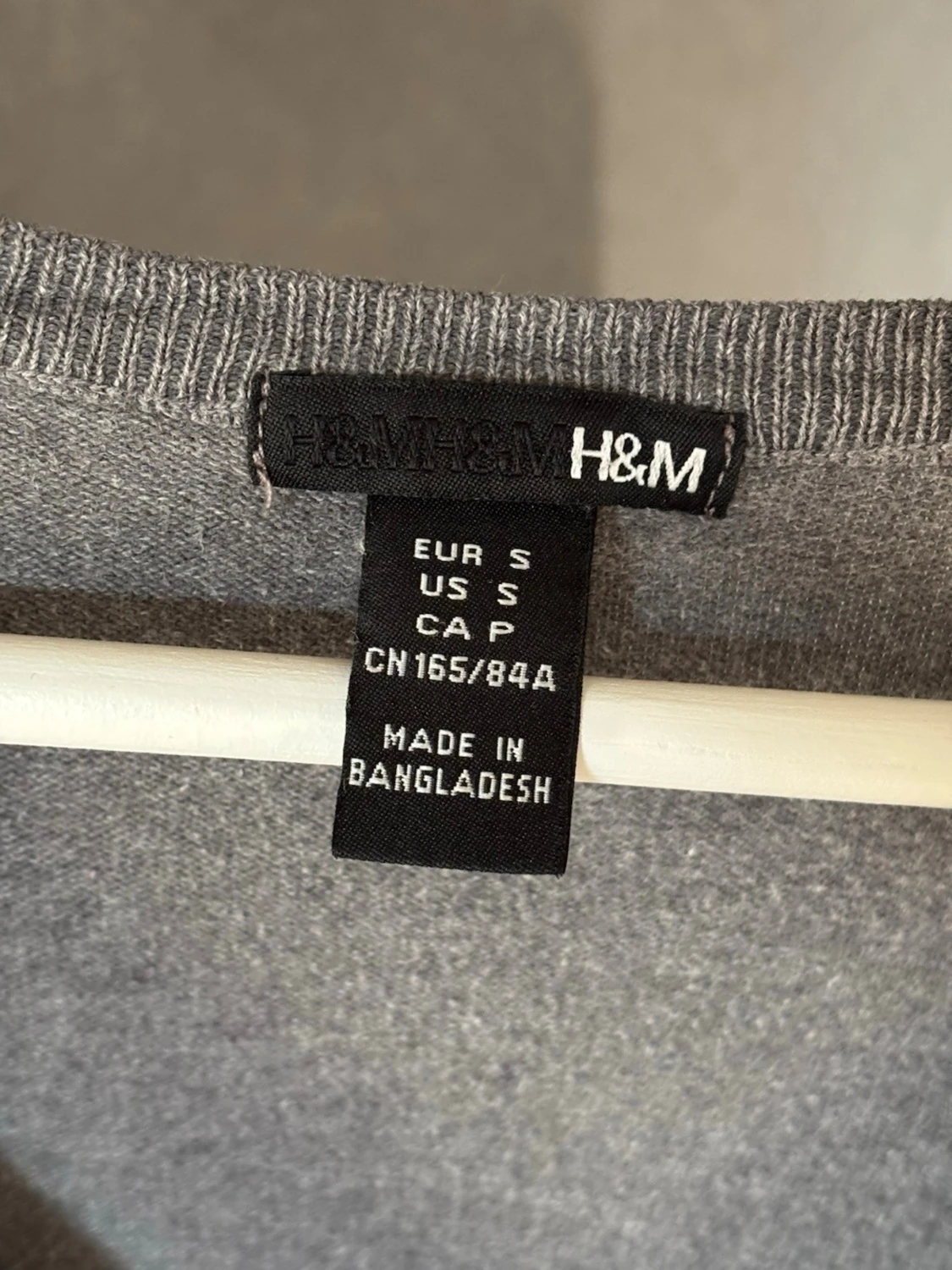 Grå kofta från H&M med v-ringning - 2