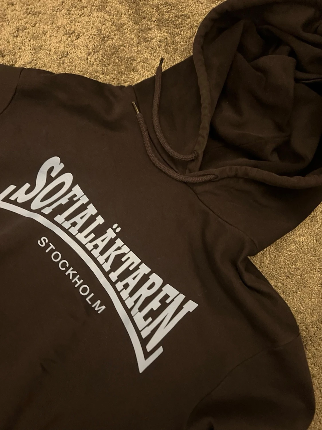 Svart hoodie Sofialäktaren Stockholm - 2