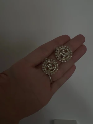 CC pärl örhängen - Jätte fina, haft på 1 gång 