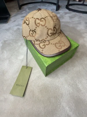 Keps  - Fin keps 10/10 skick (oanvänd) söker en stilig grabb för sommaren med den franska stilen! Pris går att diskutera 🙂 