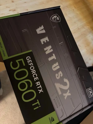 MSI GeForce RTX 5060 Ti Ventus 2X - aldrig öppnad eller testad. köpte den nyss men insåg efter att det inte var den jag tänkte mig. kvitto kan skickas i dm. 