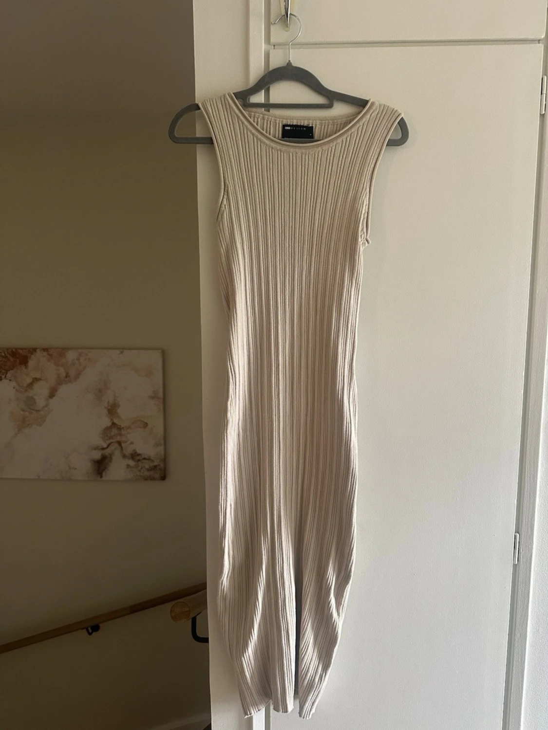 Beige ribbad långklänning - 1
