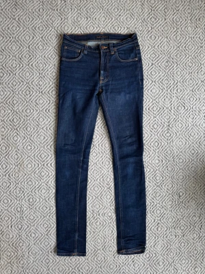 Nudie jeans - Nudie jeans - Modell: Lean Dean - Storlek: W28/L34 - skick: 9/10 - Nypris runt 2000kr Bara att höra av sig vid minsta fundering!🤩