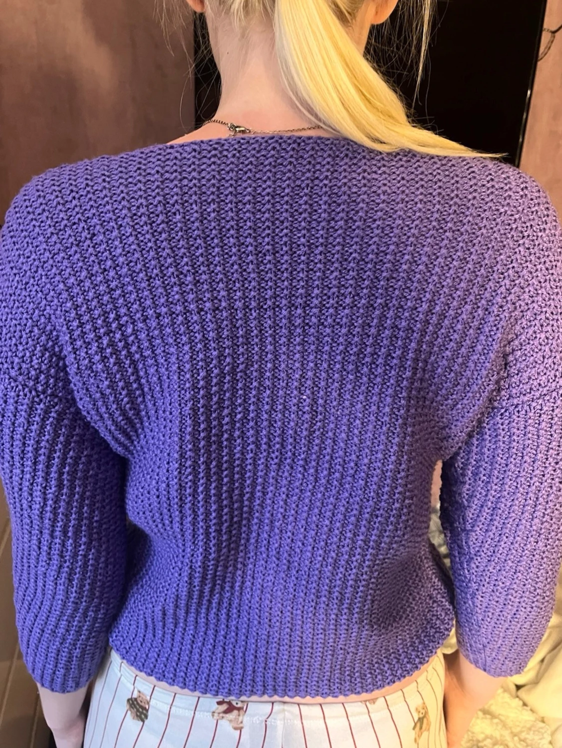 Lila stickad tröja med knytband - 1