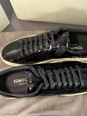  Tom Ford skor - Helt nya och oanvända Tomford skor allt som visas i bilden följer med skickas inom 24 timmar