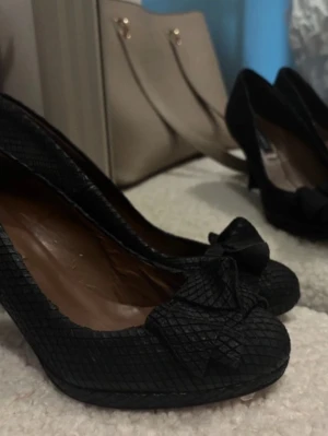 Zara Woman Klackar - klackar från zara woman i storlek 38, pris går att diskuteras!