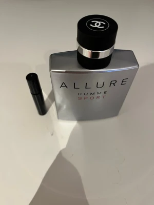 Chanel allure homme sport 3ml sample  - Riktigt fin och fräsch sommardoft, samt lite söt. 
