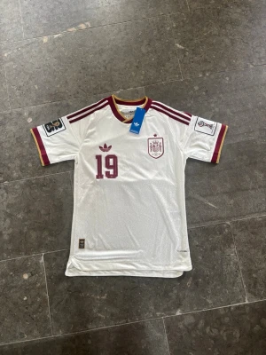 Spanien Player Version Lamine Yamal - Storlek M, ny med etiketter