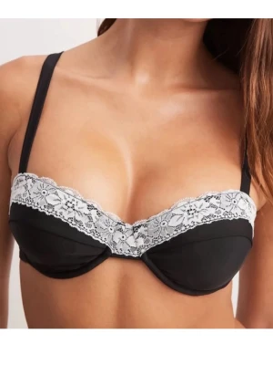 Bikini topp  - Så söt bikini topp med spets! 