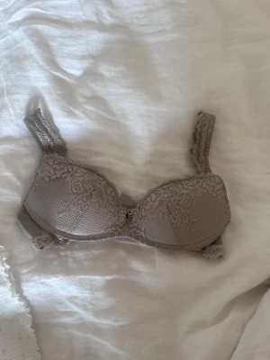 Beige intimissimi bh - säljer nu min intimissimi bh då jag råkade köpa en för liten storlek 💕 pris kan diskuteras