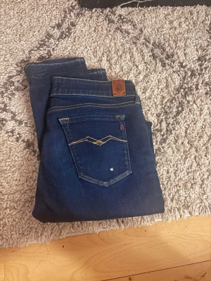 Reaplay jeans 30/32 - Tjena säljer mina oanvända reaplay jeans i storleken 30/32 anbass. Nypris är 1799 kr med en slim passform