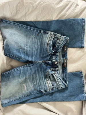 Ljusblå jeans med slitningar LTB - Säljer dessa supersnygga ljusblåa jeansen med slitningar från LTB, storlek 26/32💕