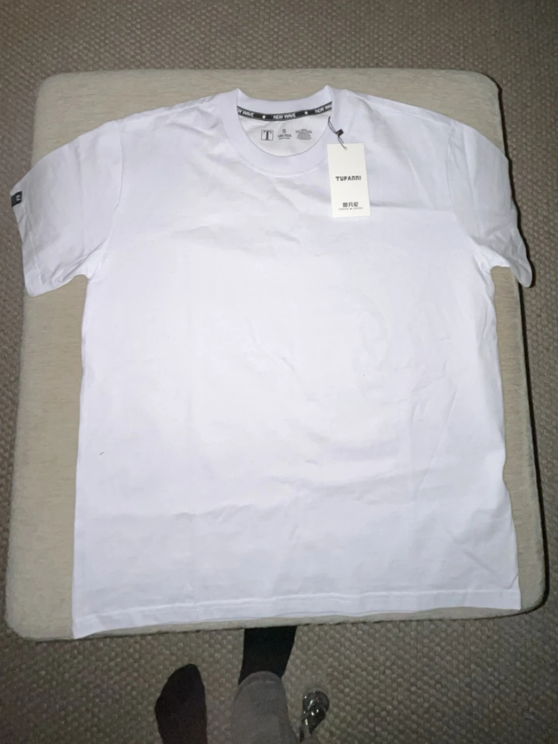 Vit T-shirt med text ”need money for Porsche” - 1