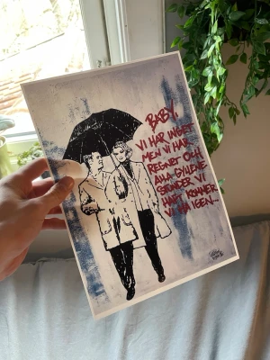 Håkan Hellström poster  - Säljer denna poster som är perfekt för inredning🥂 Storleken är ett A4 och den här tillverkad i ett speciellt poster papper! Bara att skicka om man har frågor🤗  Kolla gärna in dom andra postersarna på min profil👀👀