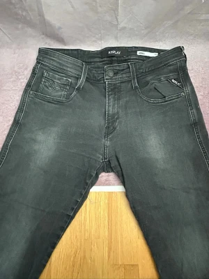 Replay anbass jeans - Mycket fint skick | Size 30/32 | fraktar inom 24 timmar | för att köpa klicka ”köp nu” | vid frågor eller funderingar är det bara att skicka ett meddelande | följare får bättre rabatter🙌