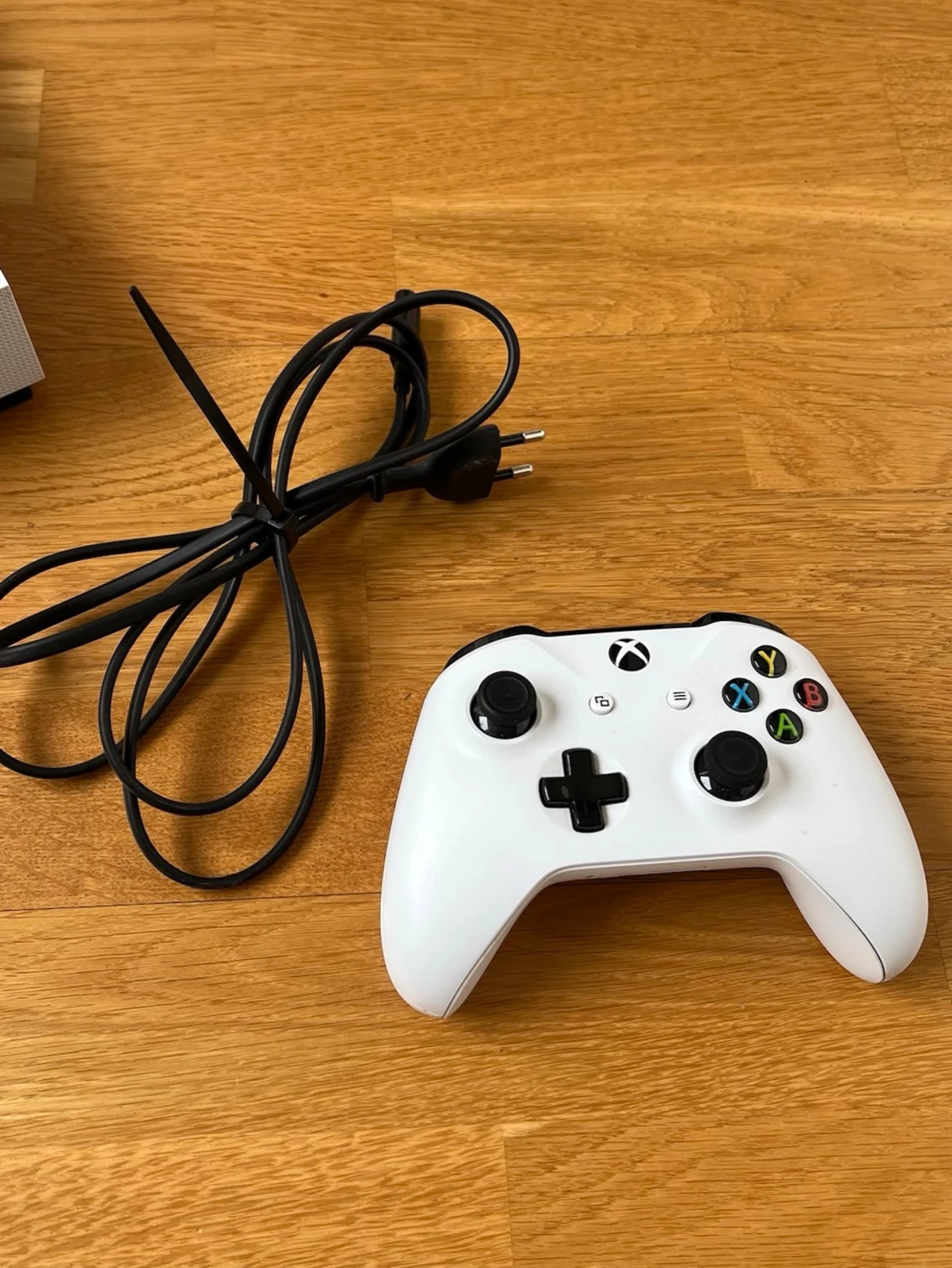 Xbox One S vit spelkonsol med handkontroll - 3