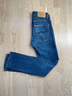 Nudie jeans 27/30 - Nudie jeans storlek W27 L30 nypris 1400 