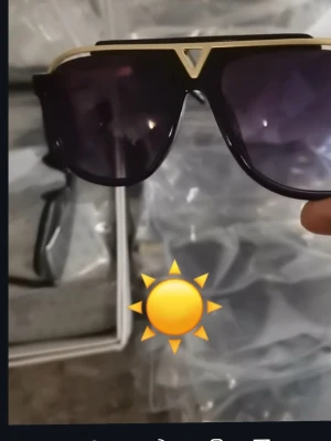 Lv glasögon - Lv solglasögon finns med fodral och utan. 