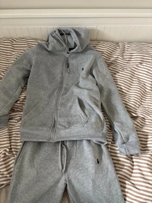 Grå tracksuit Polo Ralph Lauren - Storlek är S men känns som XS