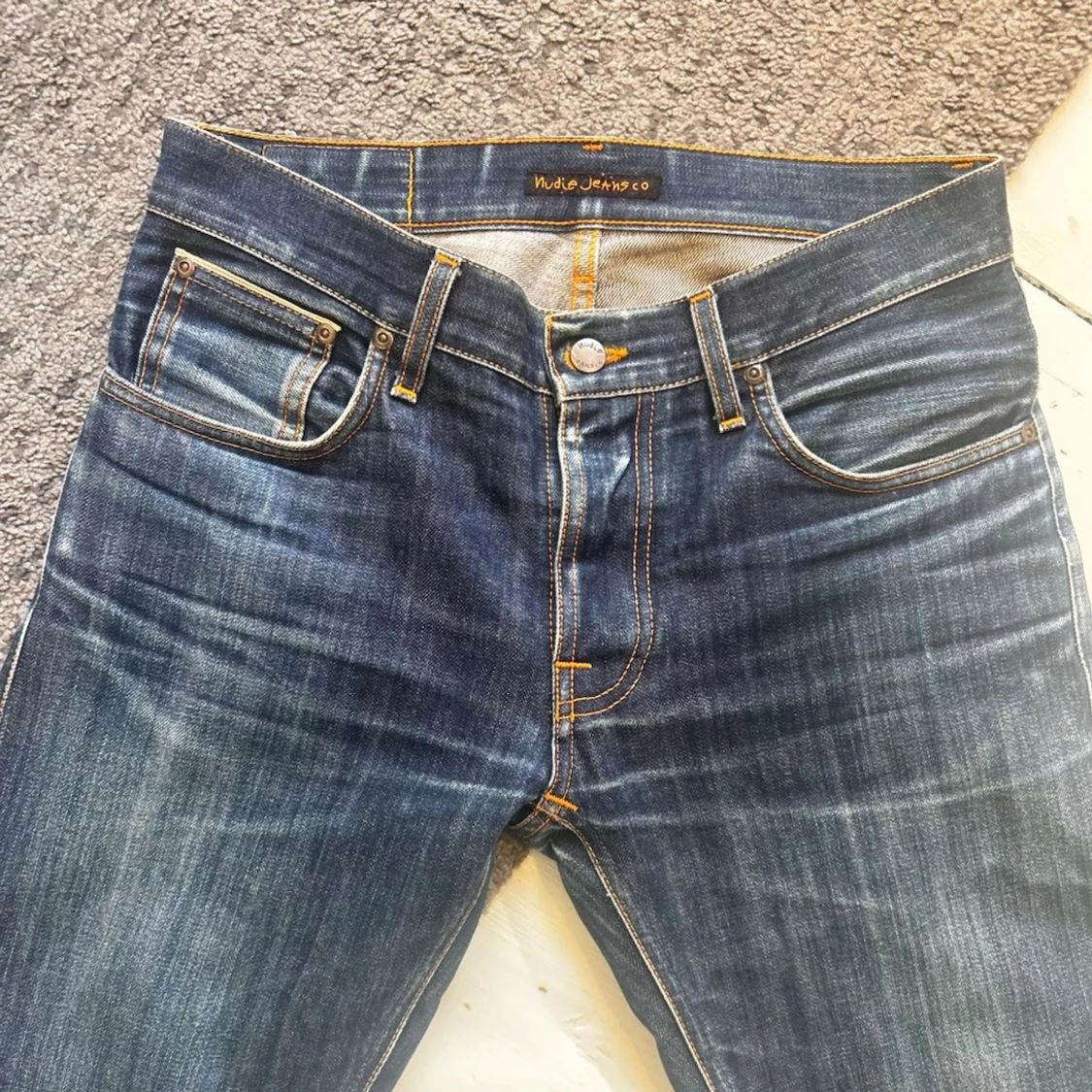 Mörkblåa Nudie Grim Tim Dry Selvedge Jeans  - 2