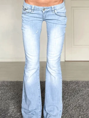 Jeans - Intressekoll på dessa SUPERSNYGGA JEANS💕Lånade bilder. Funderar på att sälja de för att de inte kommer till användning💕💕