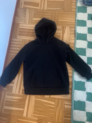 Hoodie - Aldrig använts, pris kan diskuteras