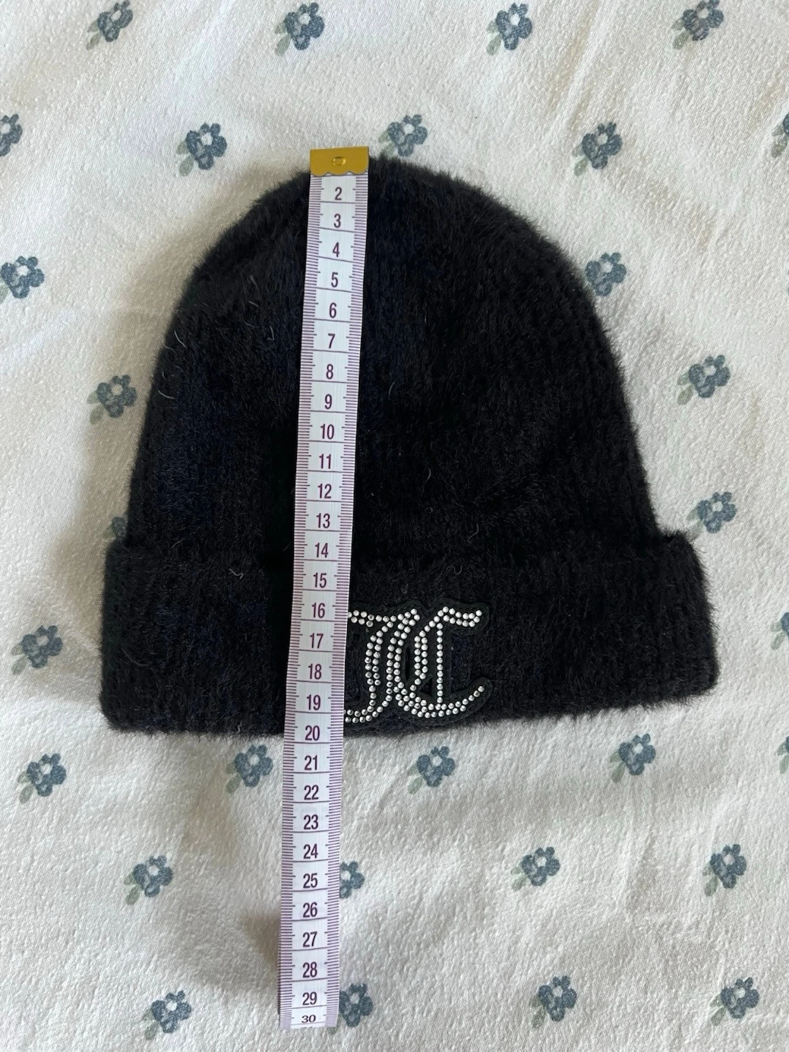 Svart fluffig mössa från Juicy Couture - 4