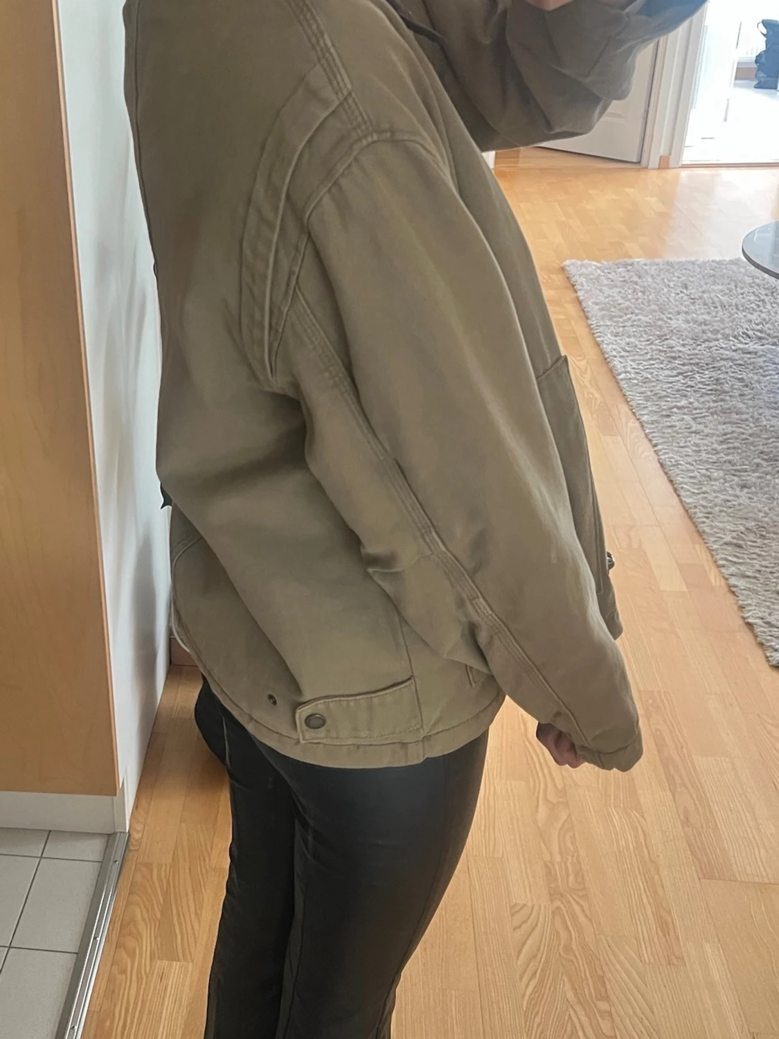 Beige parkajacka med brunt krage - 2