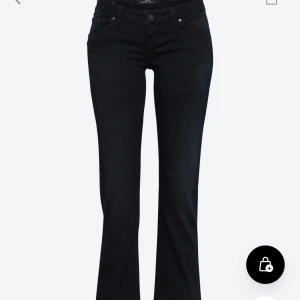  ltb jeans  - Lågmidjade mörk mörkblå ltb jeans i storlek 27/32, hyfsat bra skick förutom nere vid fötterna! Passar bra på mig som är 163cm. Sparsamt använda. Modellen valerie! Hör av dig vid funderingar❣️Pris går att diskutera. Nypris 800