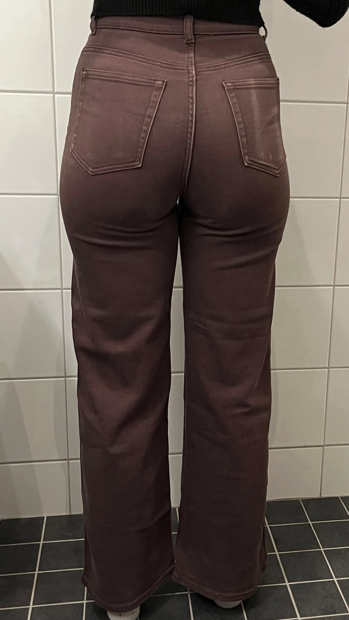 Bruna utsvängda jeans - 1