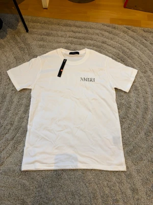 Amiri t shirt - Amiri t shirt i storlek s helt ny och oanvänd med tags kvar. 