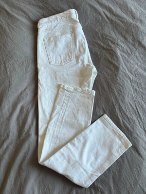 Tela Genova Jeans - Tela Genova Jeans i mycket fint skick ( mindre fläck på bakfickan som syns på bilden, går säkert bort i tvätt)