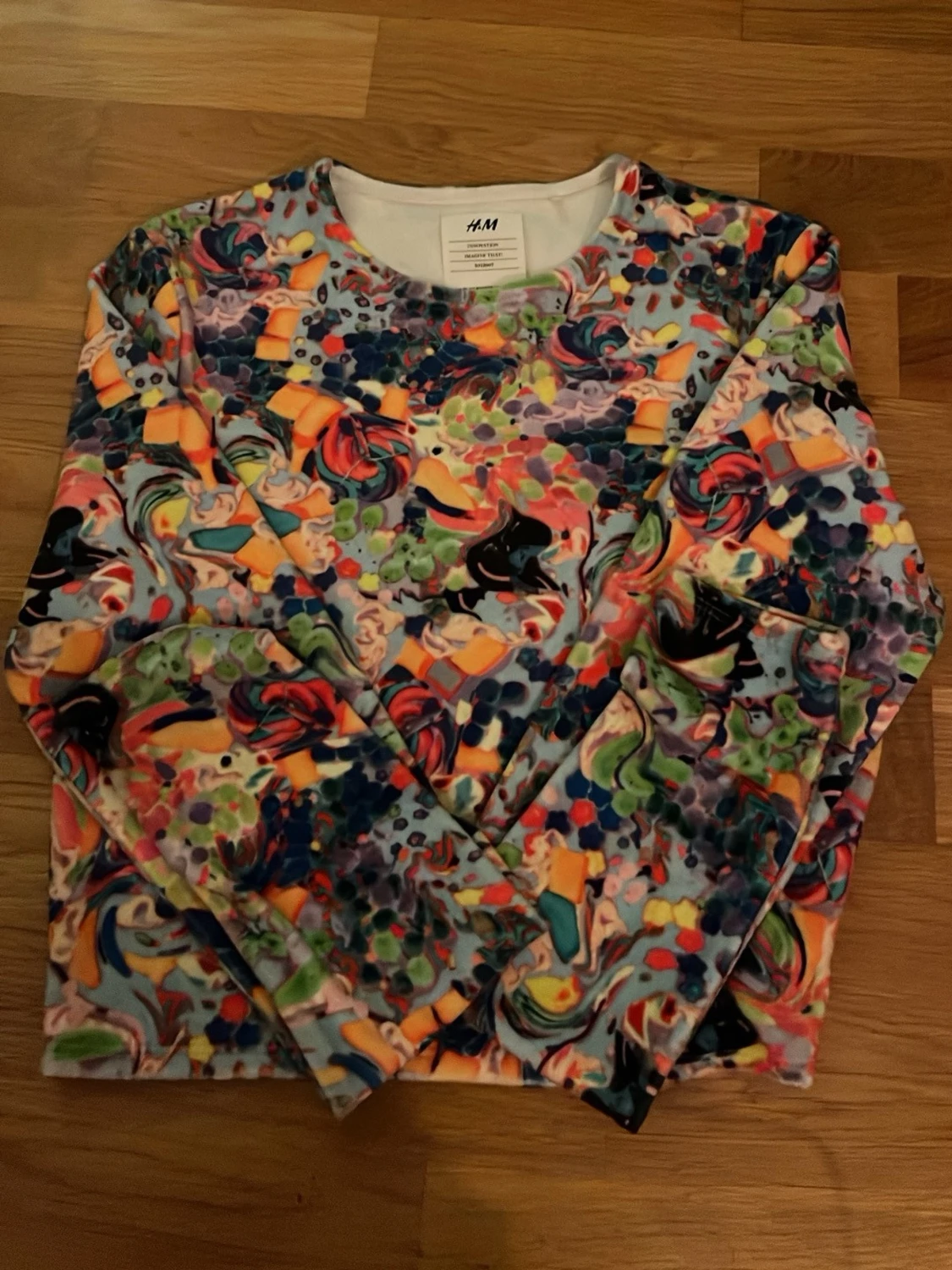 Färgglad mönstrad tröja från H&M