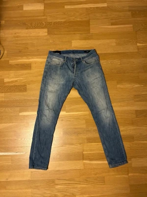 DONDUP GORGE - Snygga dondups i storlek 34, lätt slit på höger knä