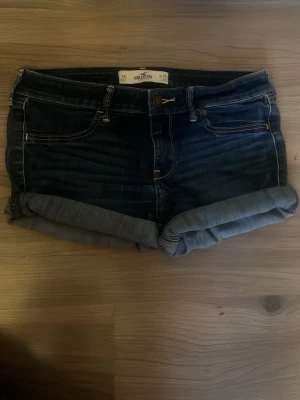 Hollister shorts - Y2k vintage lowwaist shorts pris går att diskutera 