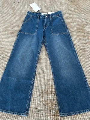 Jeanerica Guell jeans!!  - Säljer mina svinsnygga Jeanerica jeans!! Dom aldrig är använda och fortfarande har lappen kvar!!!! Dem är i modellen Guell och har färgen vintage 71! Det är waist 26 och längd 32. Nypris är 2200kr 🍦Kontakta mig om du vill ha fler bilder!! 😙😙🩷🩵