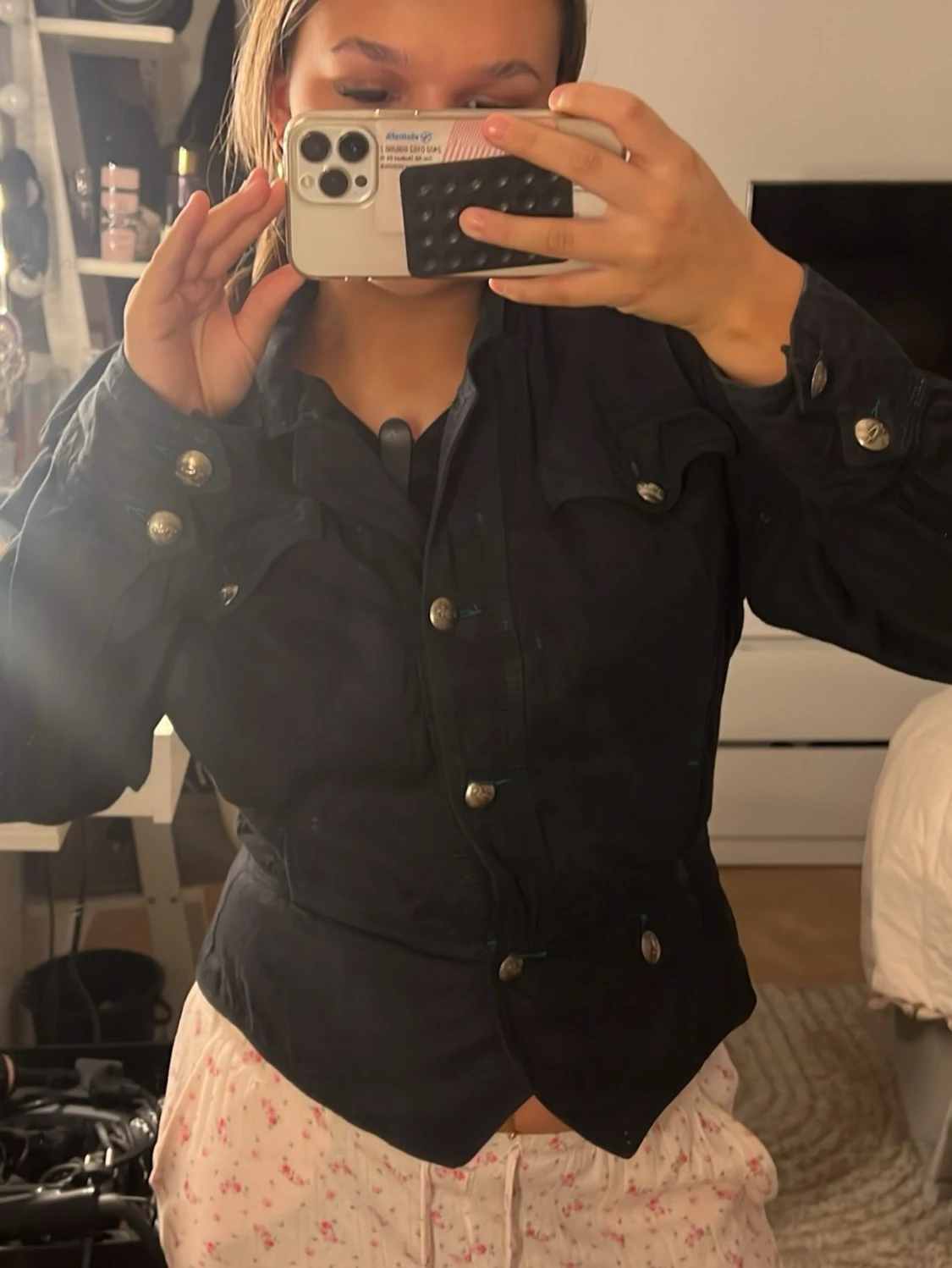 Svart jeansjacka med knappar - 2