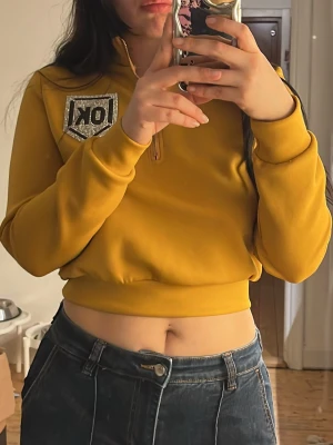 Gul långarmad tröja i polyerster - Köpt utomlands ingen märke storlek M