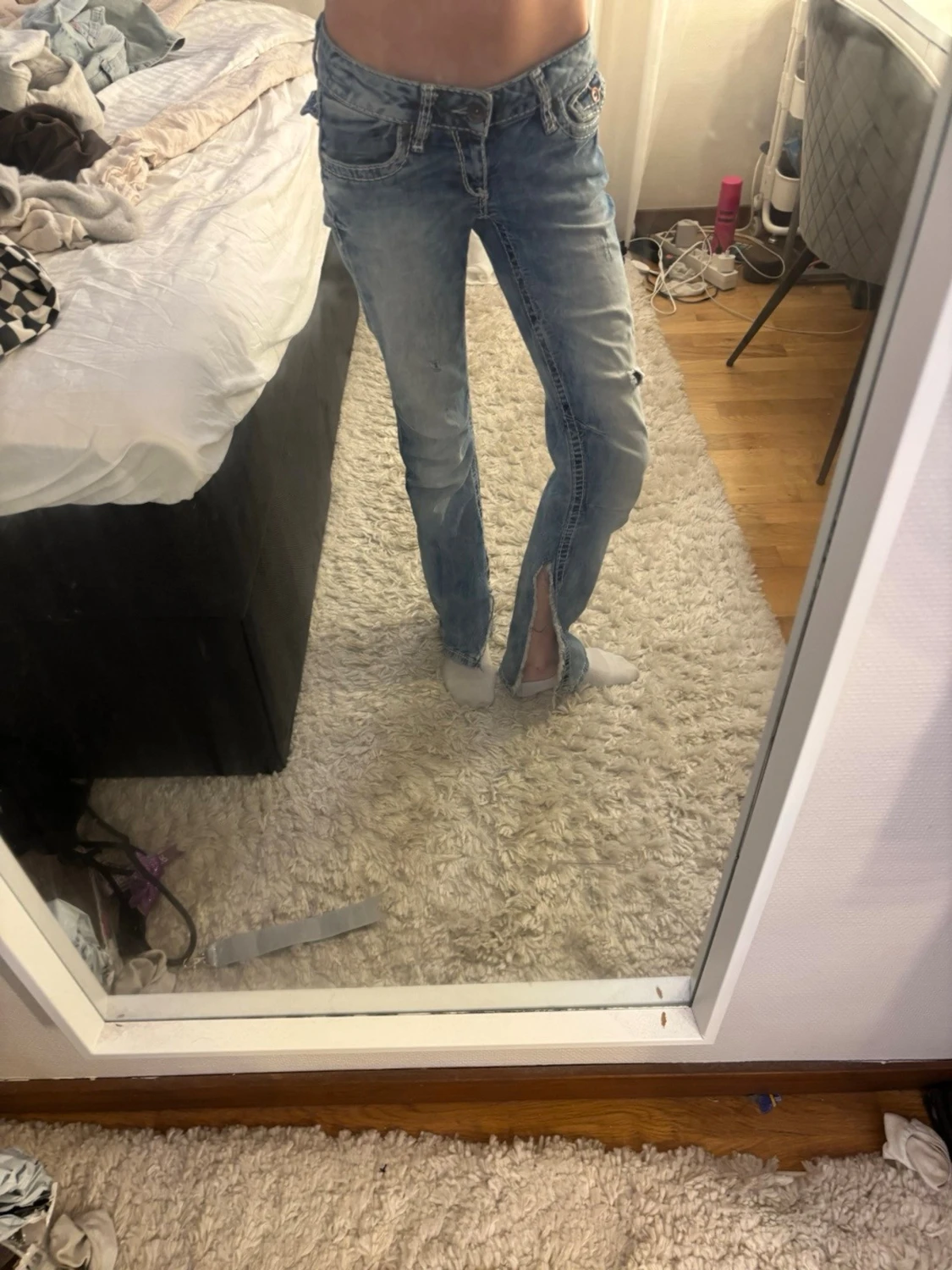 Ljusblå jeans med detaljer - 5