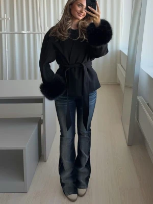 kappa med päls gina tricot - helt ny med prislapp på och aldrig använd, slutsåld. Skriv privat för mer info💕