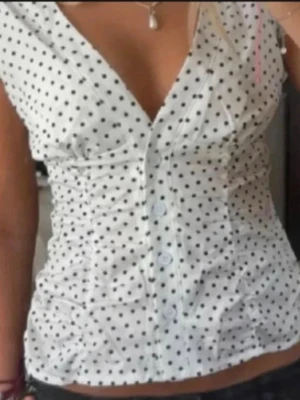 Supersöt prickig topp - Köpt på vinted och jättefin men använder inte 💕