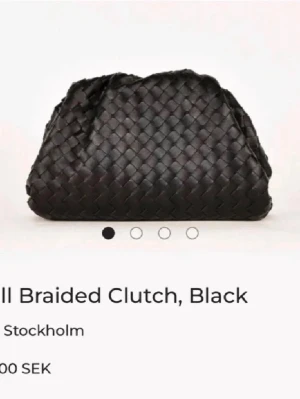 Svart flätad väska  - I ny skick!! Köpt för 2400💕