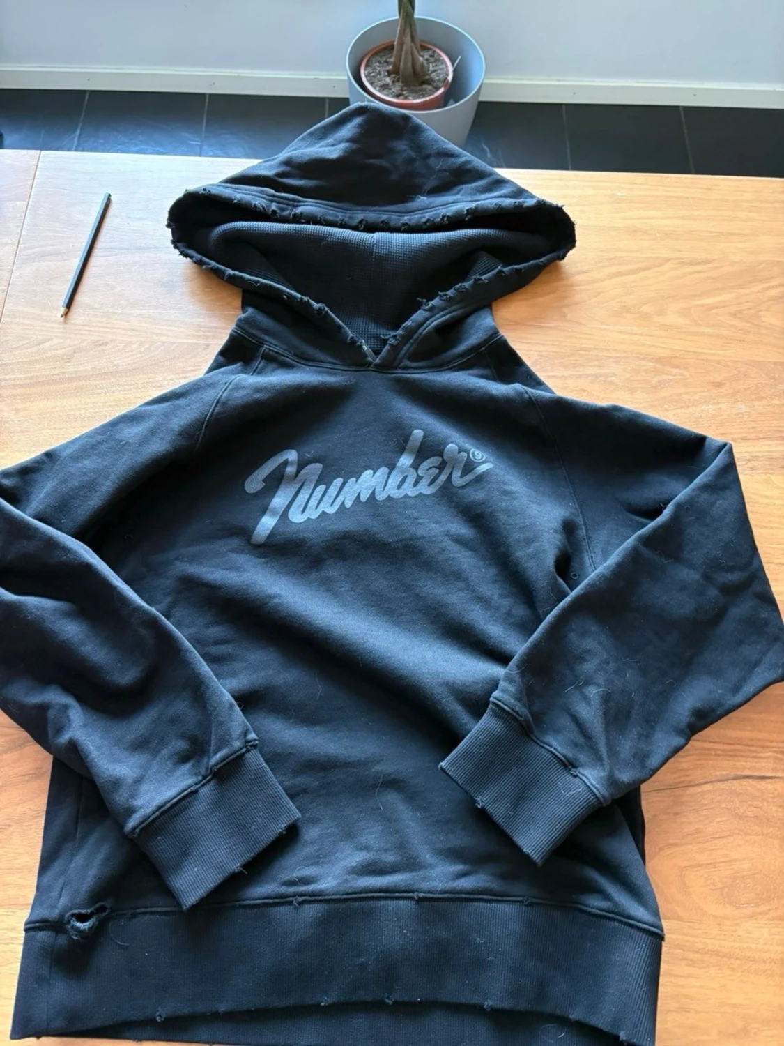 Svart hoodie från Number 9