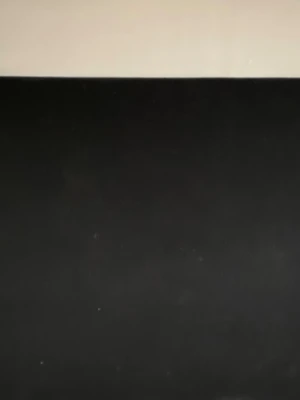 Sänggavel  - Säljer nu min sänggavel. Jag har haft den i ungefär 1 år. Svart och till en 160 säng. Inga skav eller fläckar, jättebra skick. 