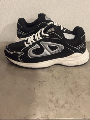 Dior B30 - Storlek 42. Pris kan diskuteras vid snabbäffar