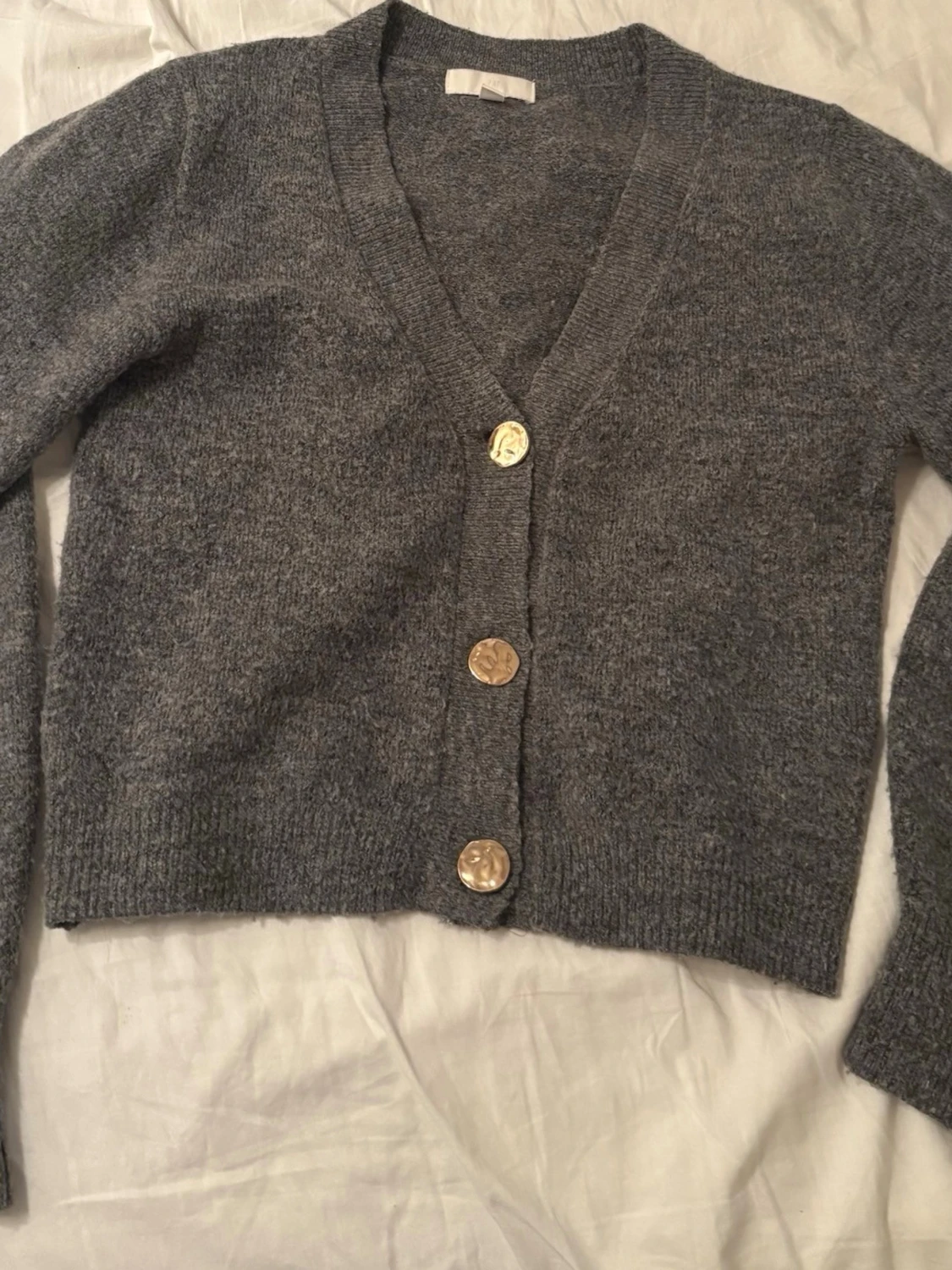 Grå kofta med guldknappar - 1